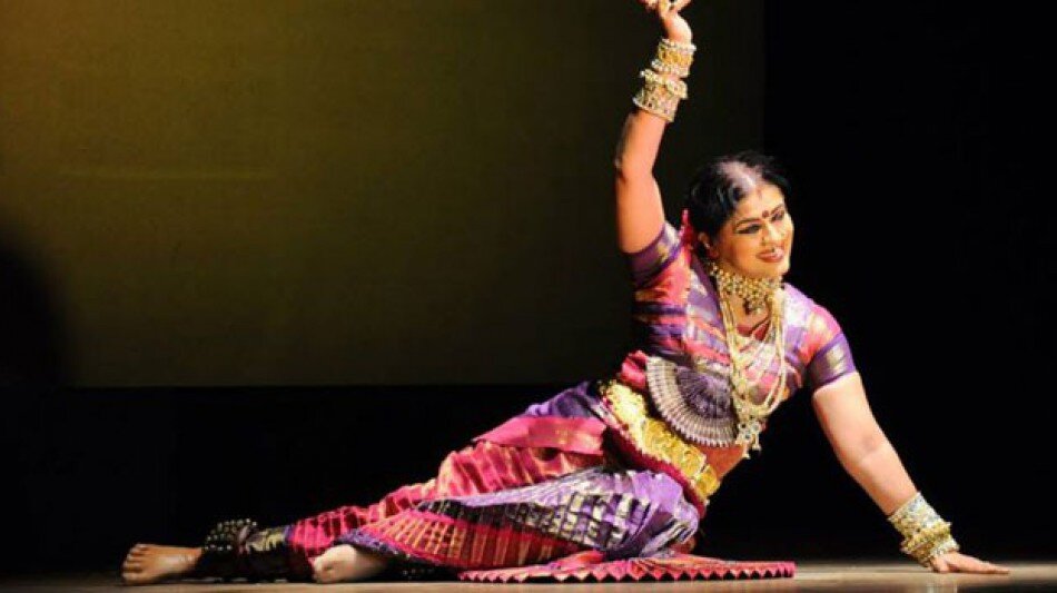 Imagen de Sudha Chandran bailando