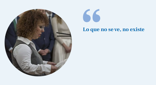 Imagen de Marta Castillo leyendo una frase del artículo 49